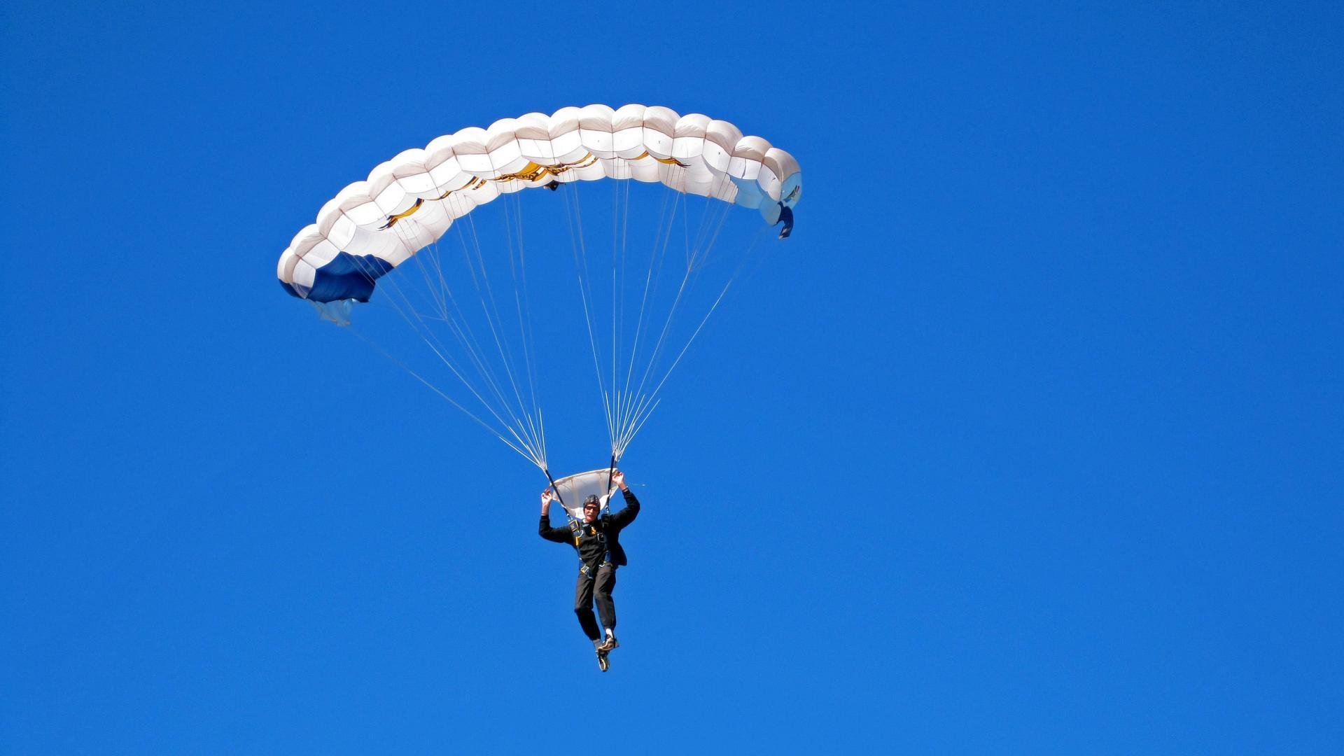 推动体育社群商业化运营路径内容公开发布，体育类社团应该如何发展